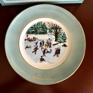 1975 Avon Christmas Plate Series Fourth Edition "Skaters on the‎ Pond"